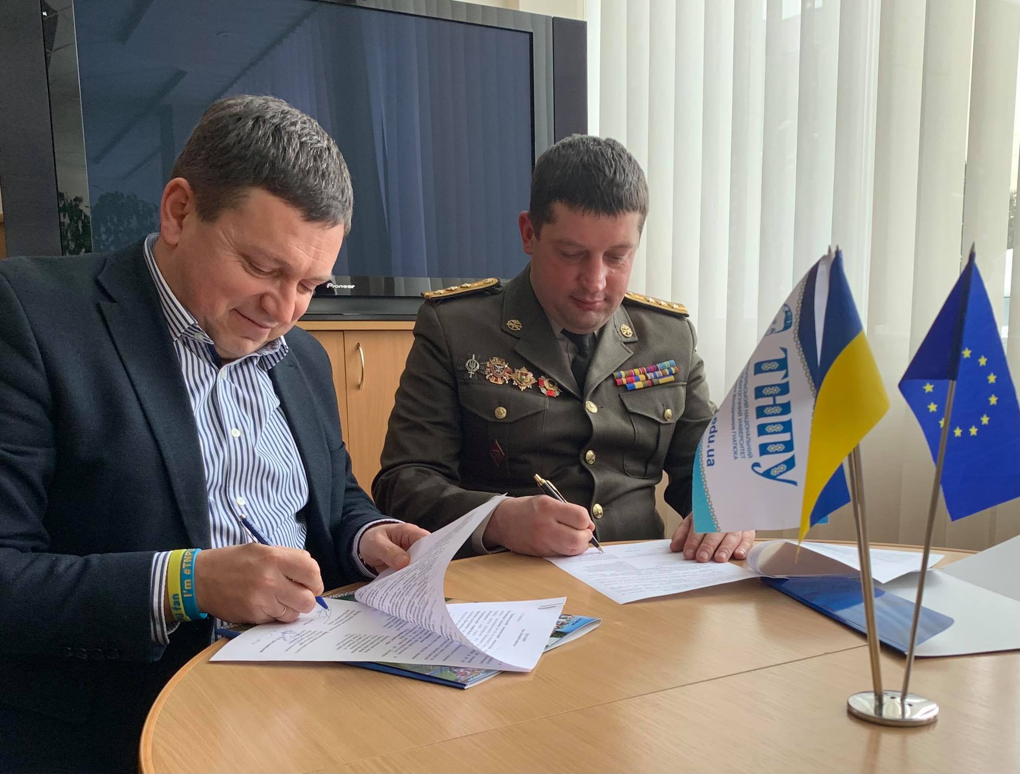 Момент підписання угоди Момент підписання угоди